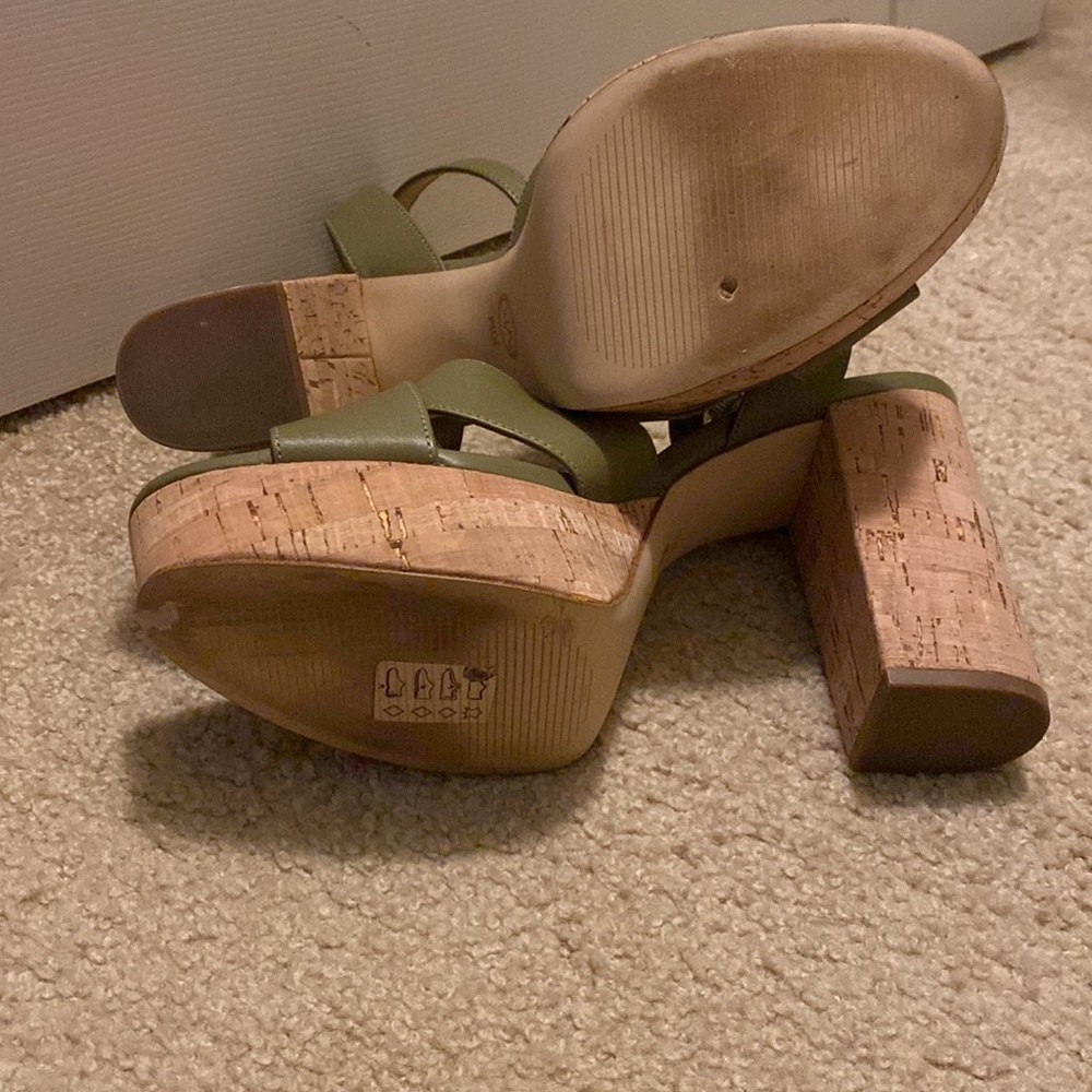 Michael Kors platform heels - Picture 3 of 6